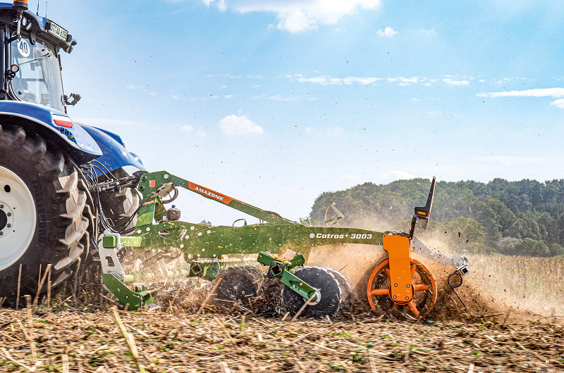CatrosPLUS3003special_NewHolland_d0_kw_P8105174_d1_230509 1